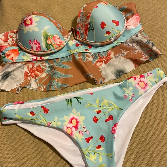 Floral two piece swim suit - Picture 2 of 3